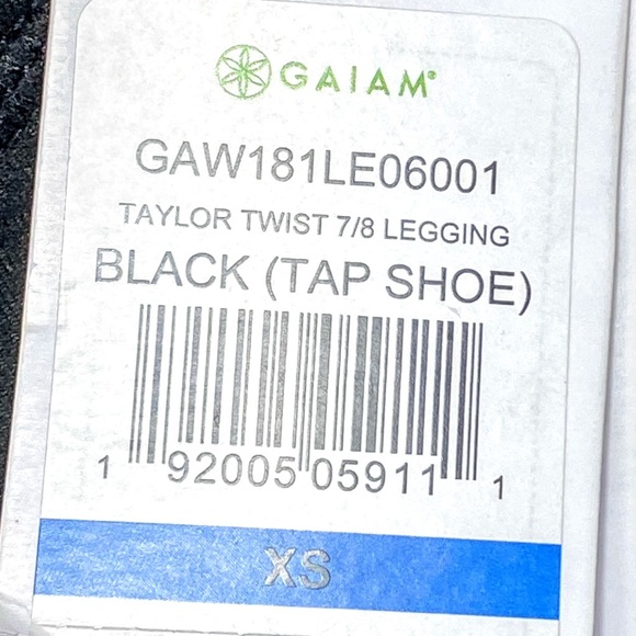 NWT GAIAM 7/8 Yoga Leggings Black and Gray OM Taylor Twist Cut Out Size XS - Picture 6 of 15